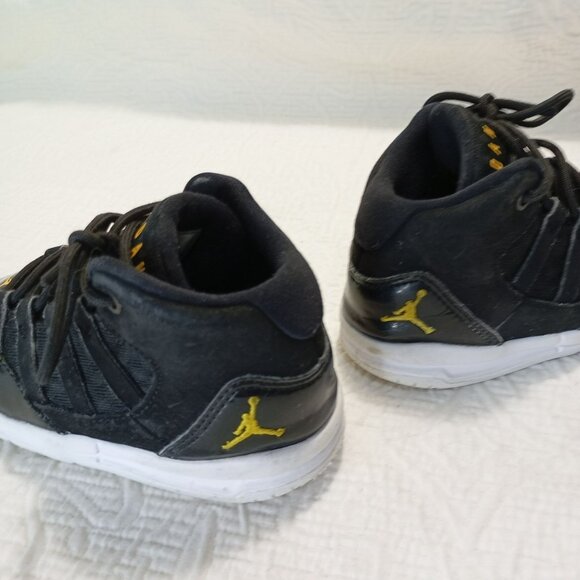 Air Jordan 11 Retro Low Toddler Size 7C Black & Yellow - Picture 7 of 10
